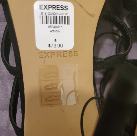 Heels - Picture 2 of 3